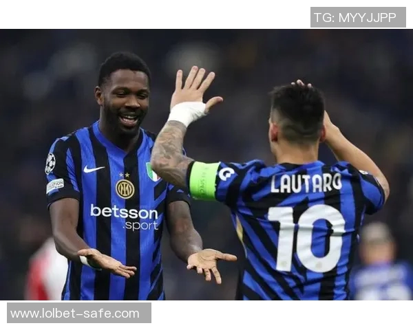 友谊赛精彩对决AC米兰与巴萨战成平局乌龙球引发全场欢呼